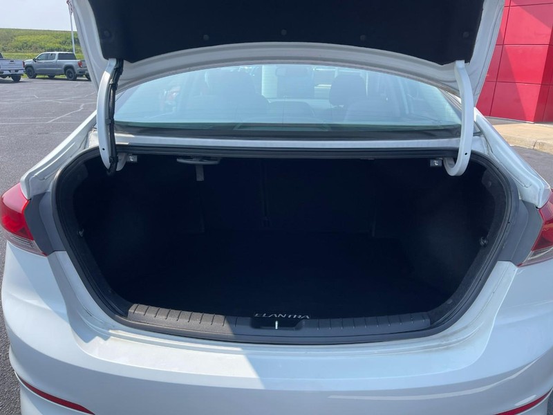 Hyundai Elantra Vehicle Image 16