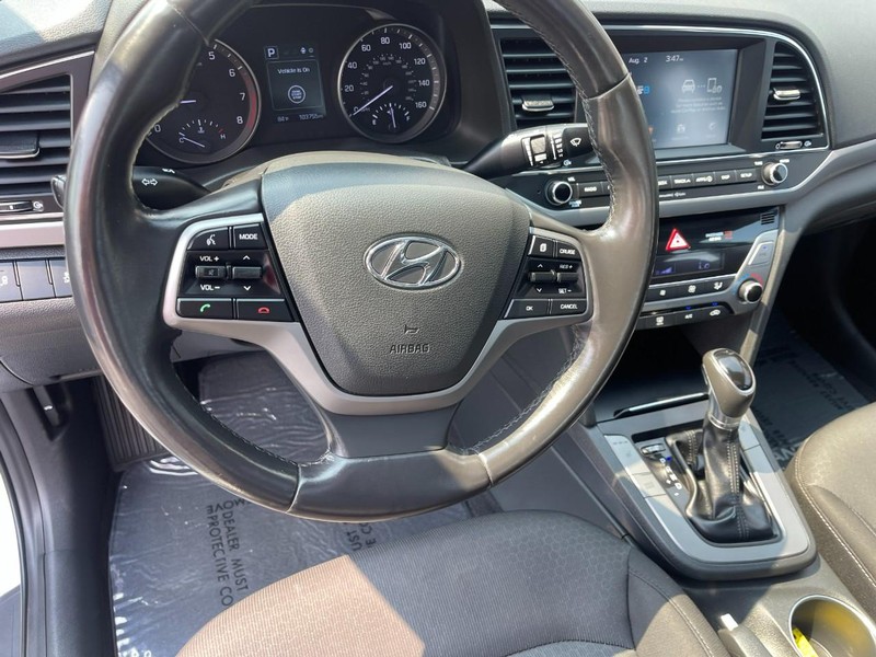 Hyundai Elantra Vehicle Image 22
