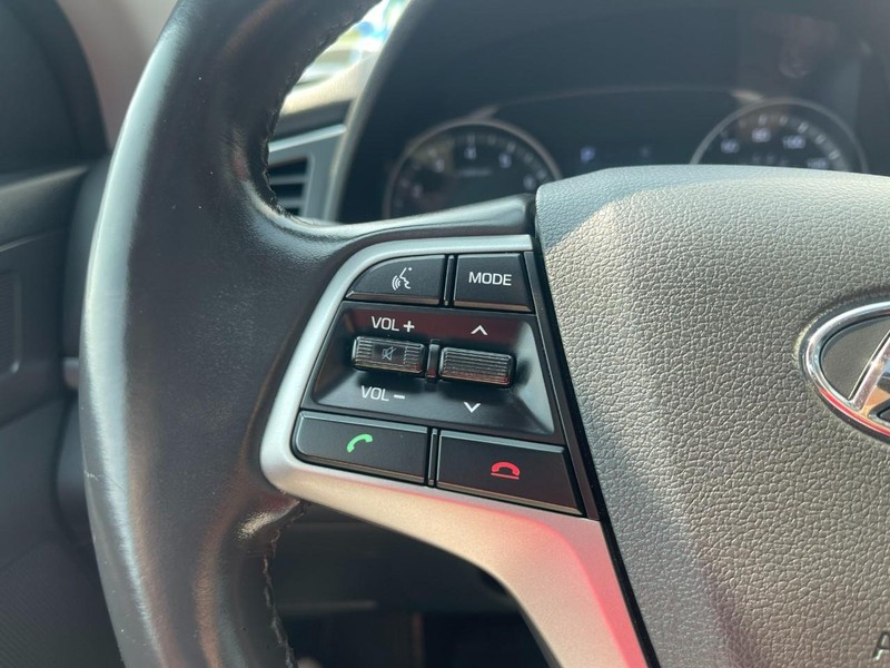 Hyundai Elantra Vehicle Image 23