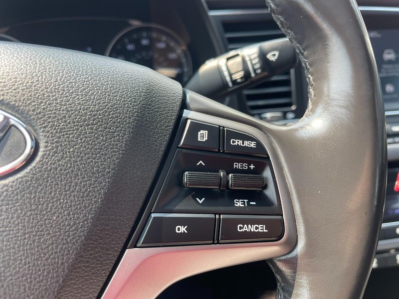Hyundai Elantra Vehicle Image 24