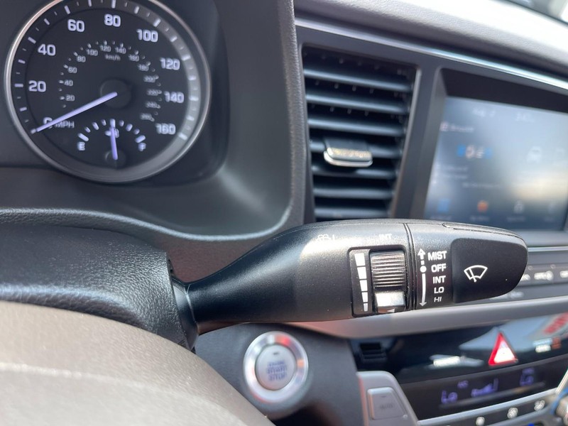 Hyundai Elantra Vehicle Image 26