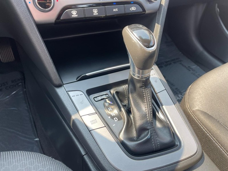 Hyundai Elantra Vehicle Image 28