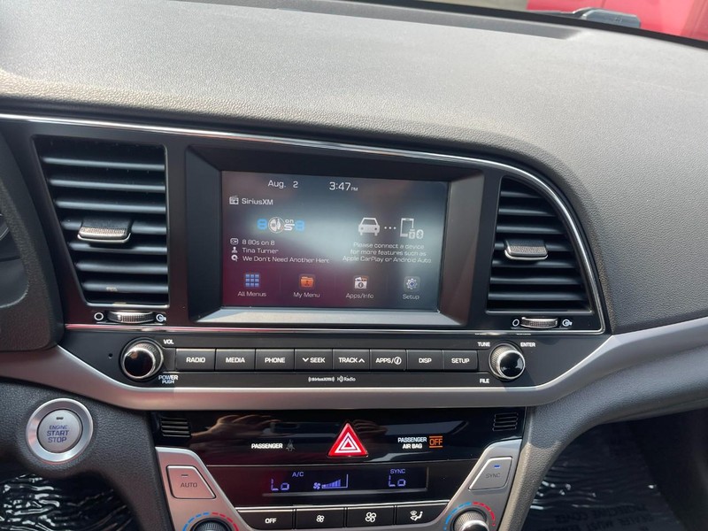 Hyundai Elantra Vehicle Image 29