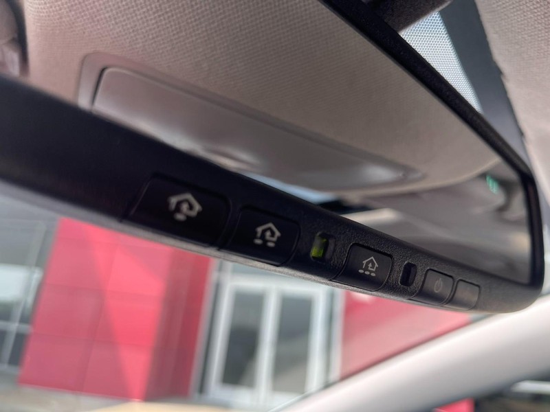 Hyundai Elantra Vehicle Image 31