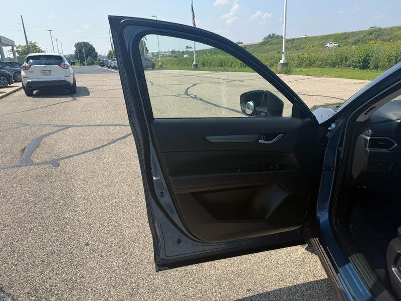 Mazda CX-5 Vehicle Image 09