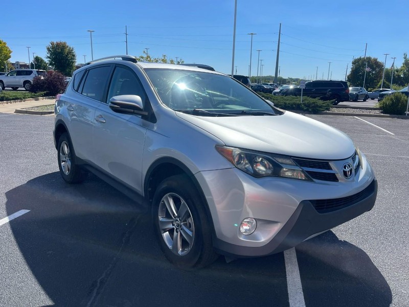 Toyota RAV4 Vehicle Image 02