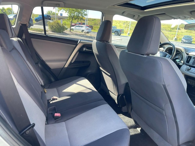 Toyota RAV4 Vehicle Image 10