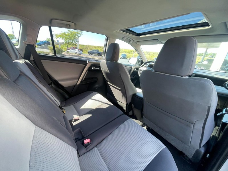 Toyota RAV4 Vehicle Image 11