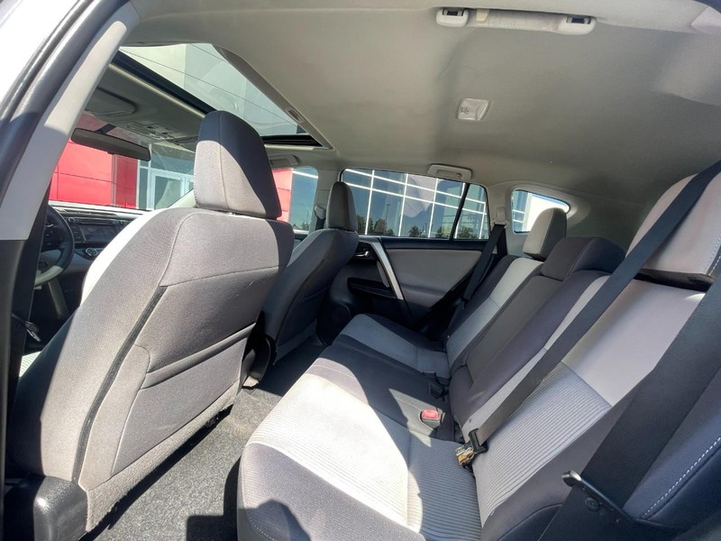 Toyota RAV4 Vehicle Image 12