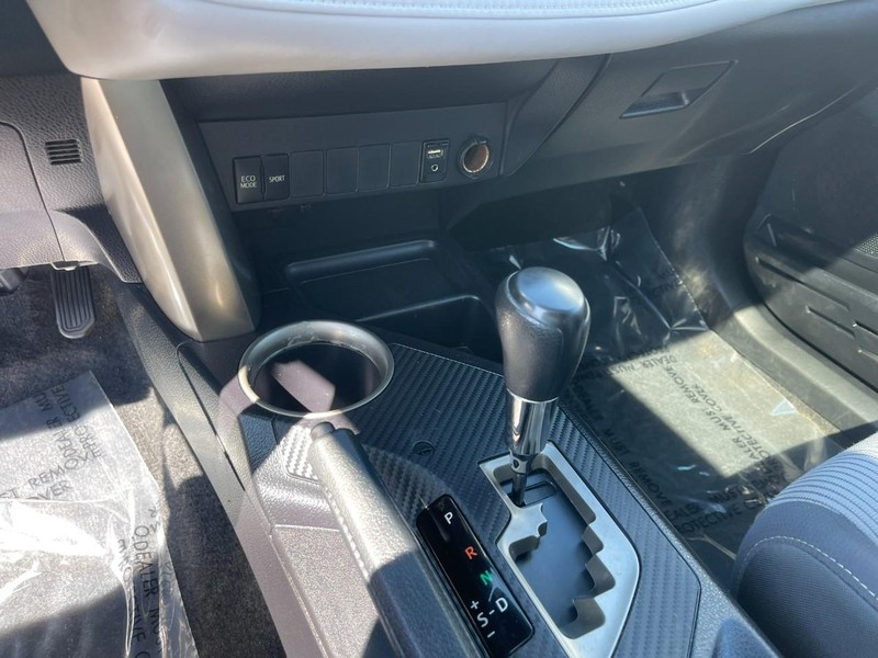 Toyota RAV4 Vehicle Image 20