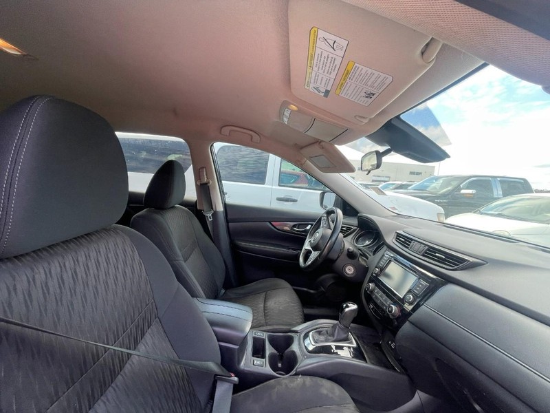 Nissan Rogue Vehicle Image 03