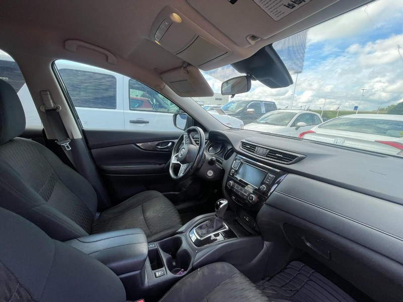 Nissan Rogue Vehicle Image 04