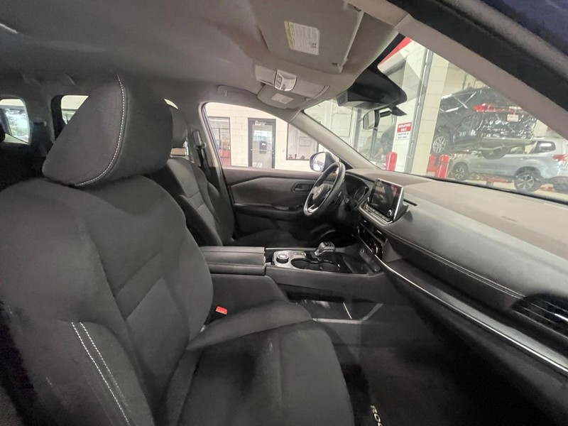Nissan Rogue Vehicle Image 03