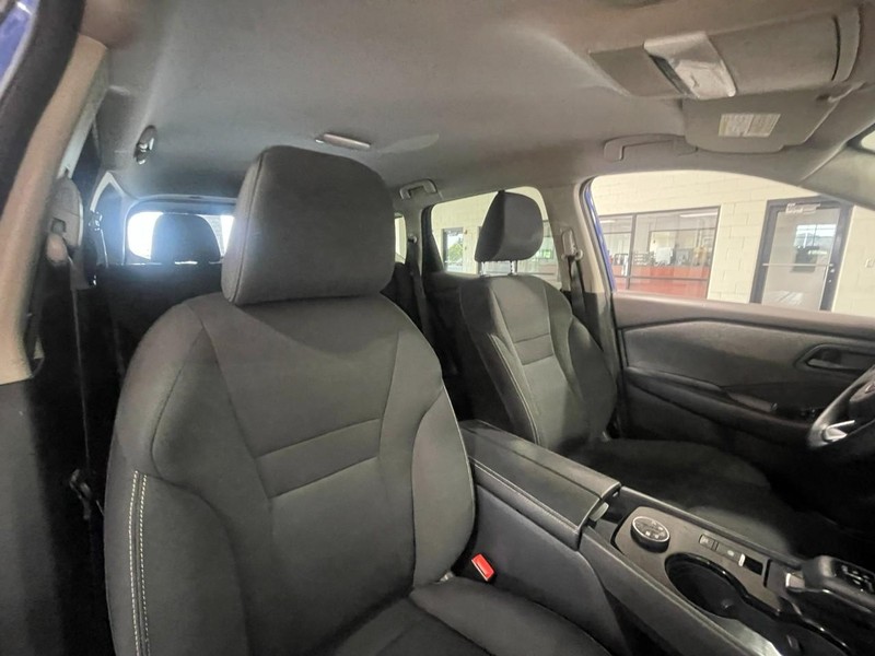 Nissan Rogue Vehicle Image 04