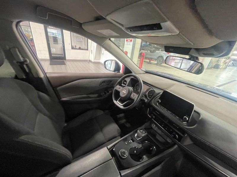 Nissan Rogue Vehicle Image 05