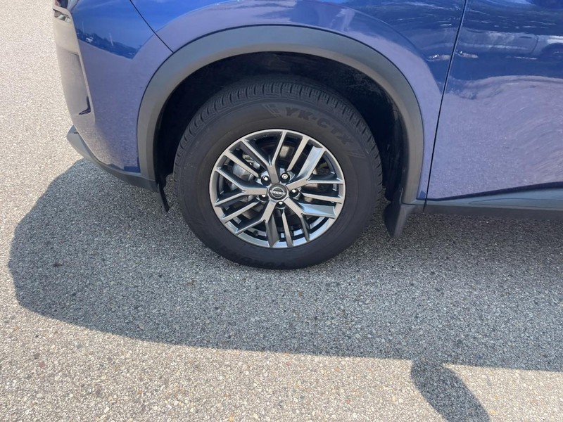 Nissan Rogue Vehicle Image 06