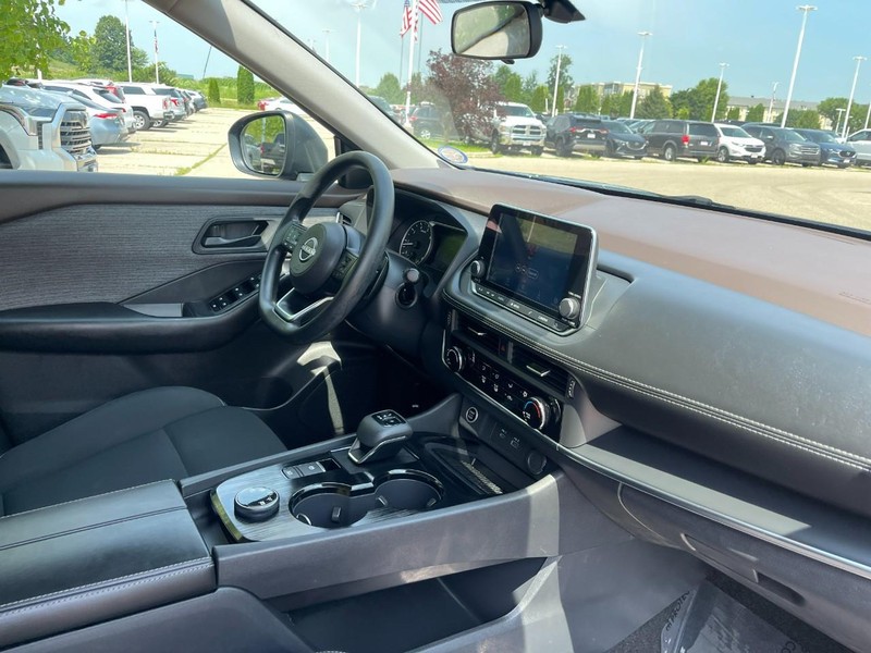 Nissan Rogue Vehicle Image 09