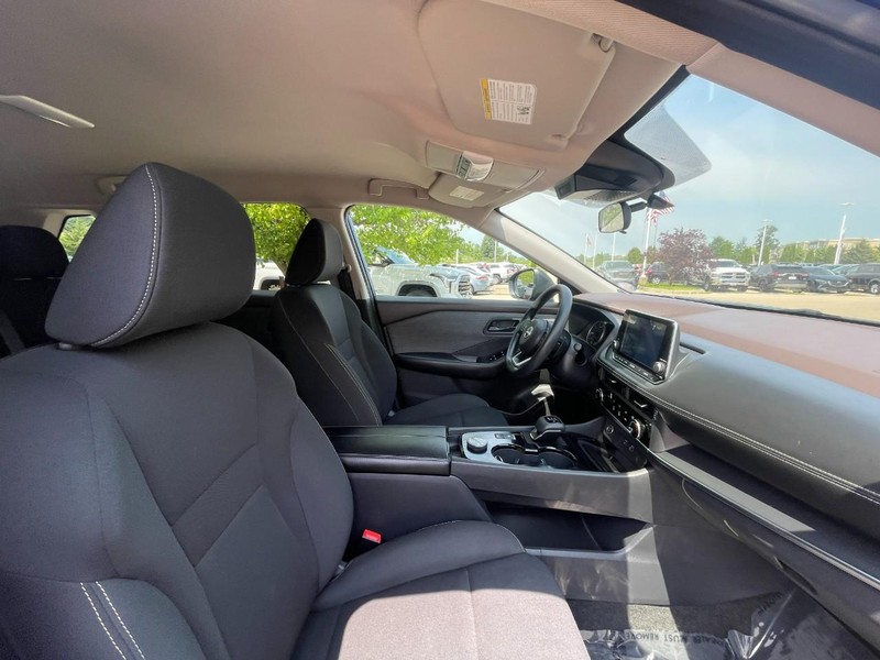 Nissan Rogue Vehicle Image 10
