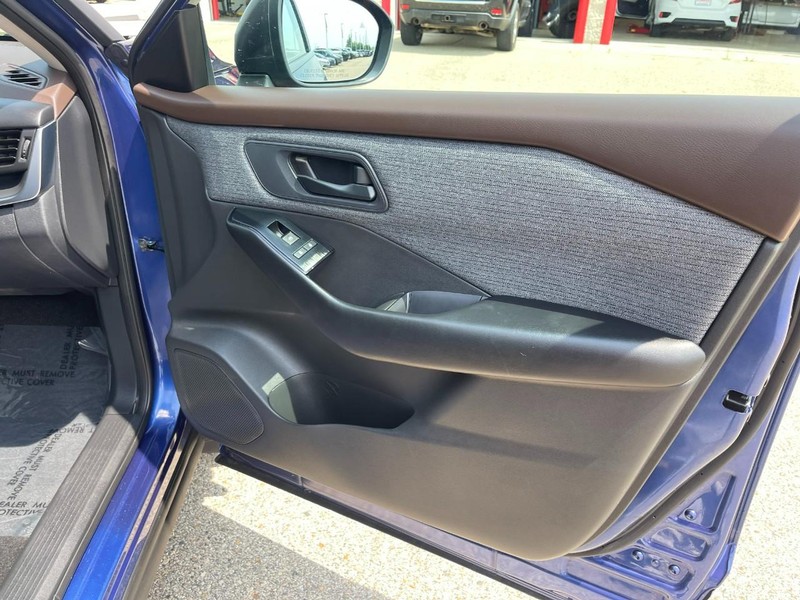 Nissan Rogue Vehicle Image 11