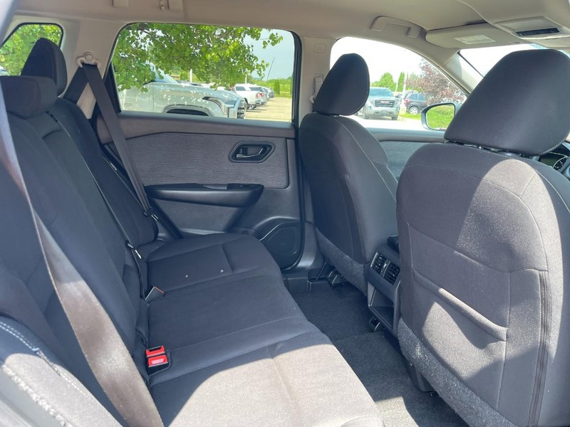 Nissan Rogue Vehicle Image 12
