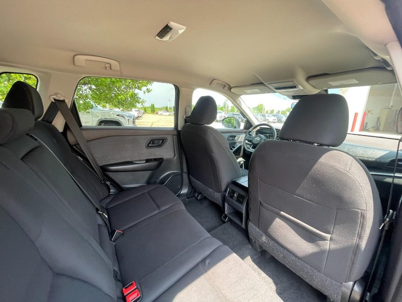 Nissan Rogue Vehicle Image 13