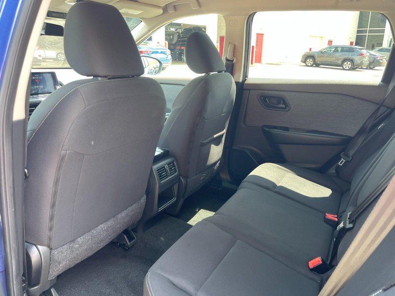 Nissan Rogue Vehicle Image 16