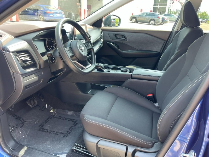 Nissan Rogue Vehicle Image 18