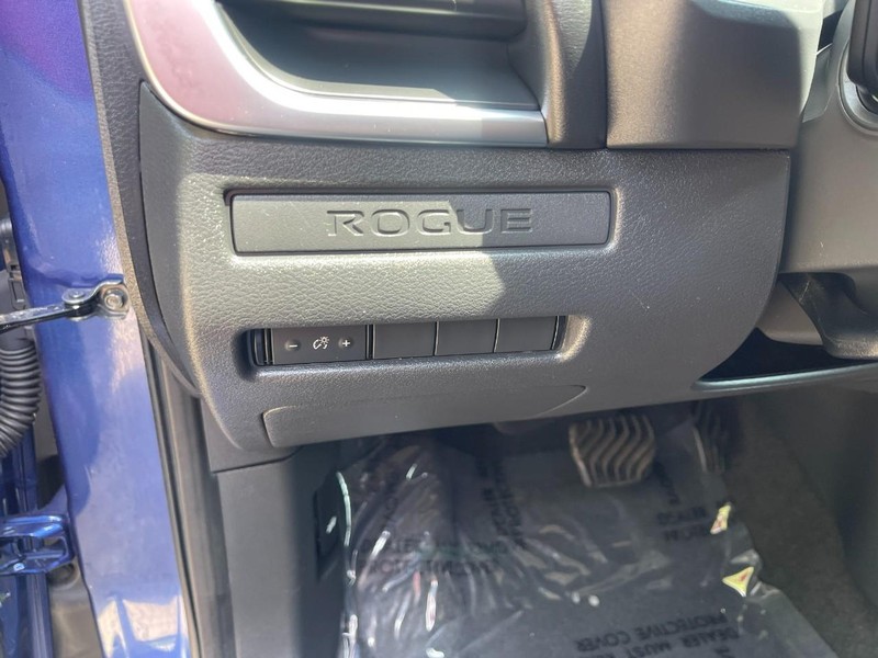 Nissan Rogue Vehicle Image 20