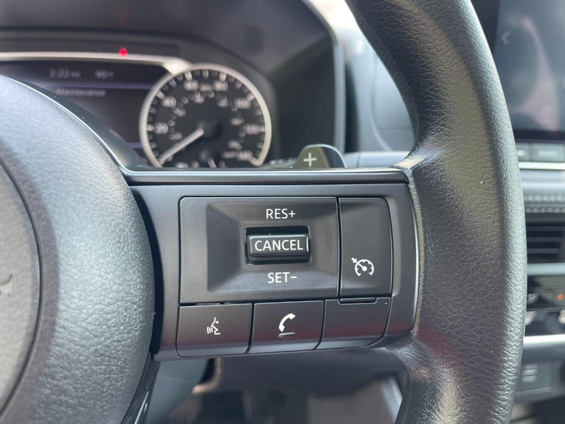 Nissan Rogue Vehicle Image 23