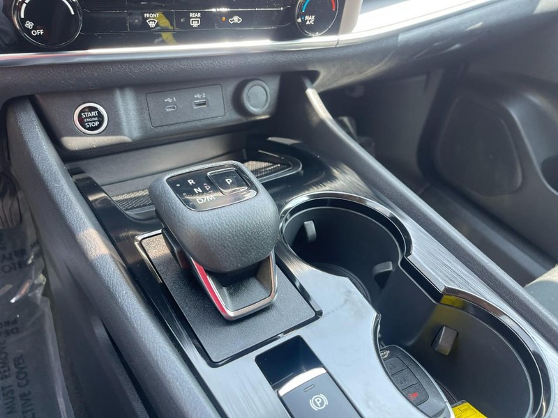 Nissan Rogue Vehicle Image 26