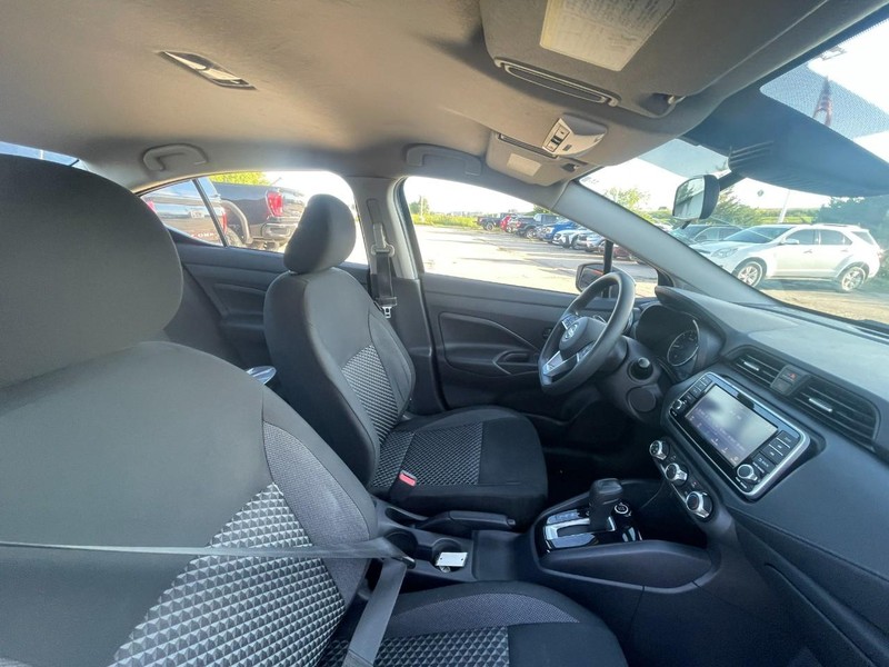 Nissan Versa Vehicle Image 03