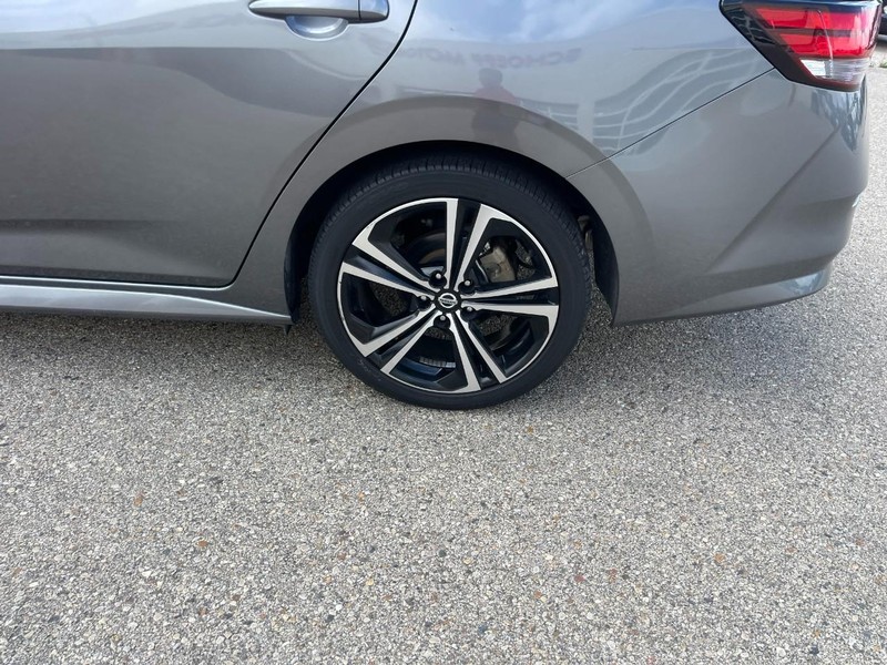 Nissan Sentra Vehicle Image 05