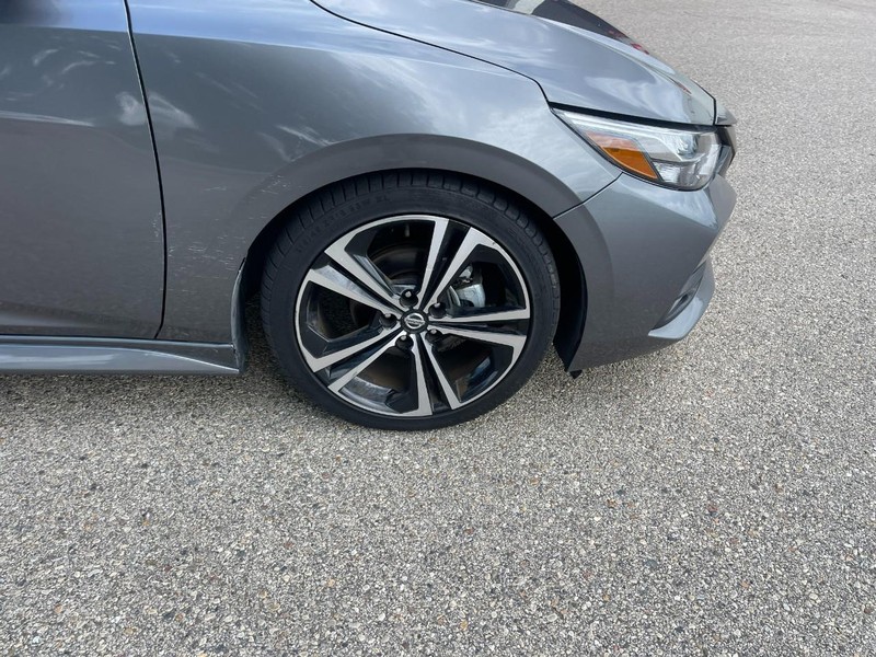 Nissan Sentra Vehicle Image 07