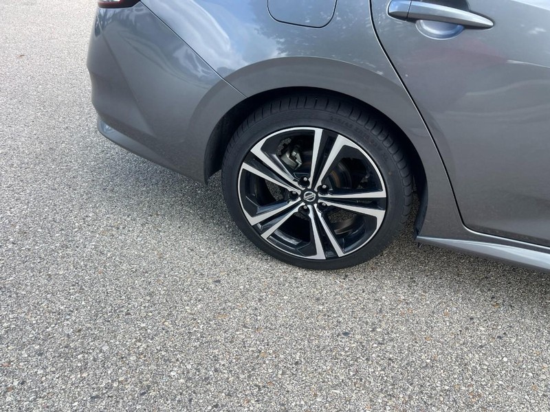 Nissan Sentra Vehicle Image 08