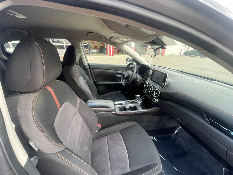 Nissan Sentra Vehicle Image 10