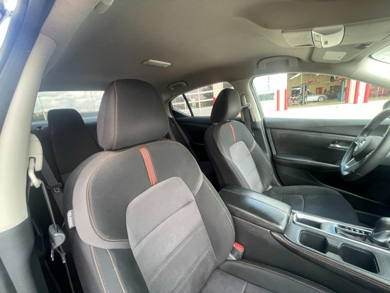 Nissan Sentra Vehicle Image 11