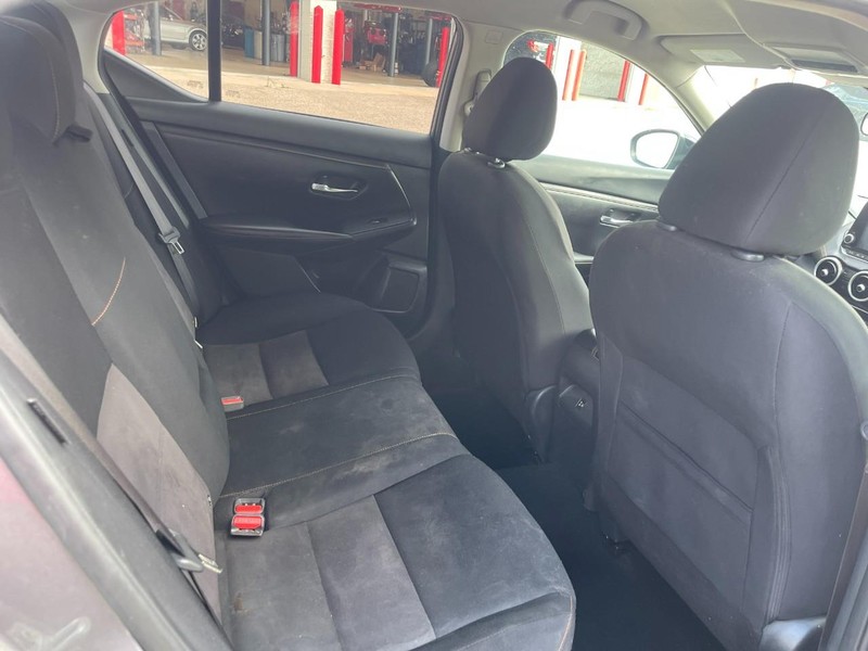 Nissan Sentra Vehicle Image 13