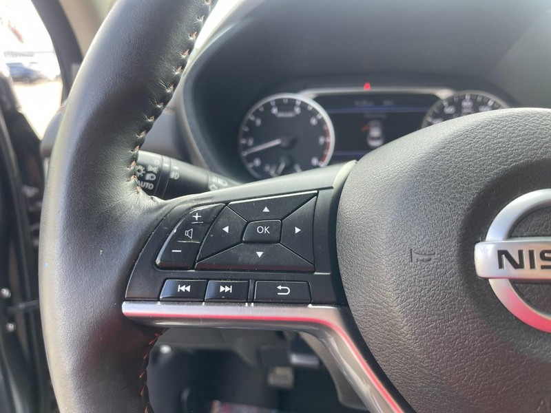 Nissan Sentra Vehicle Image 21