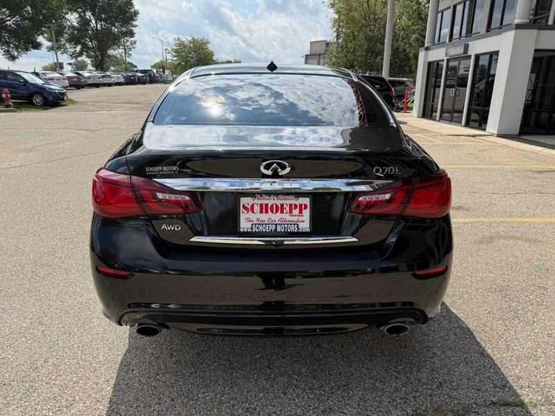 INFINITI Q70L Vehicle Image 06