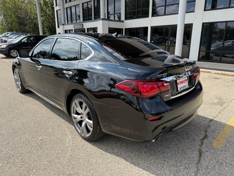 INFINITI Q70L Vehicle Image 07