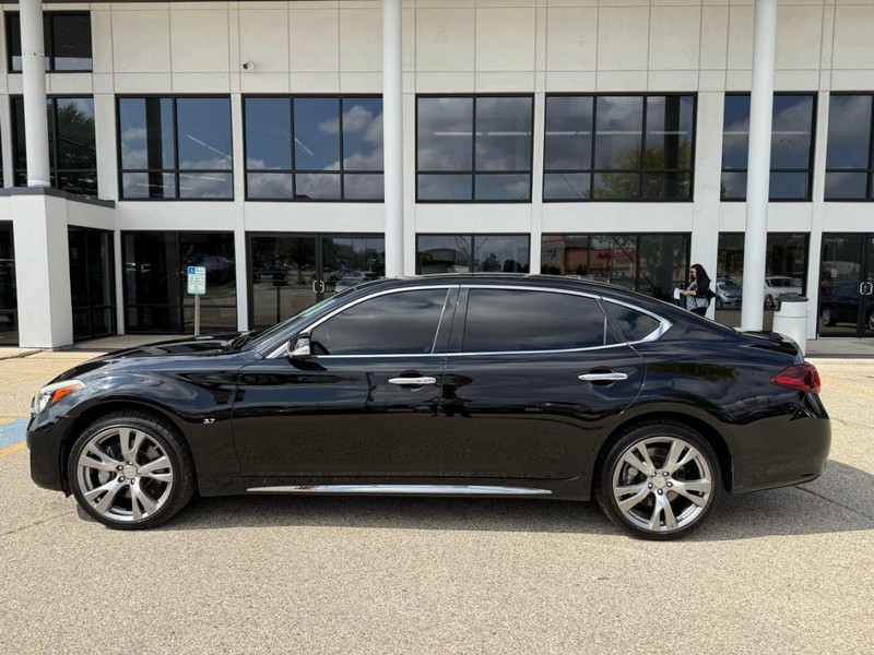 INFINITI Q70L Vehicle Image 08