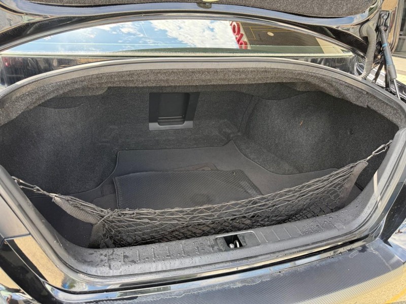 INFINITI Q70L Vehicle Image 13