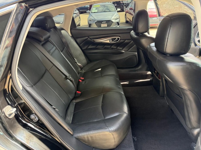 INFINITI Q70L Vehicle Image 14