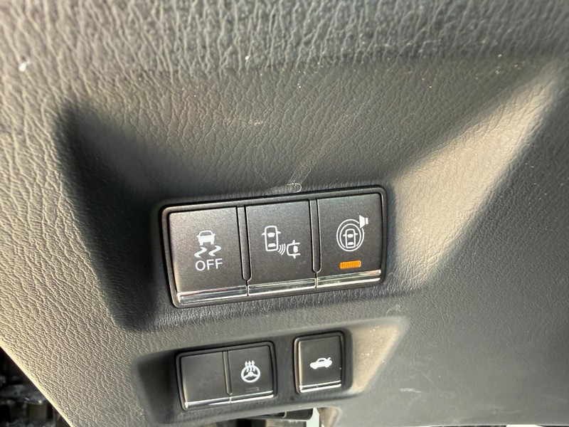 INFINITI Q70L Vehicle Image 20