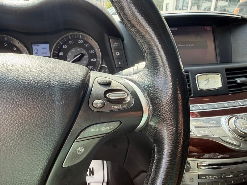 INFINITI Q70L Vehicle Image 25