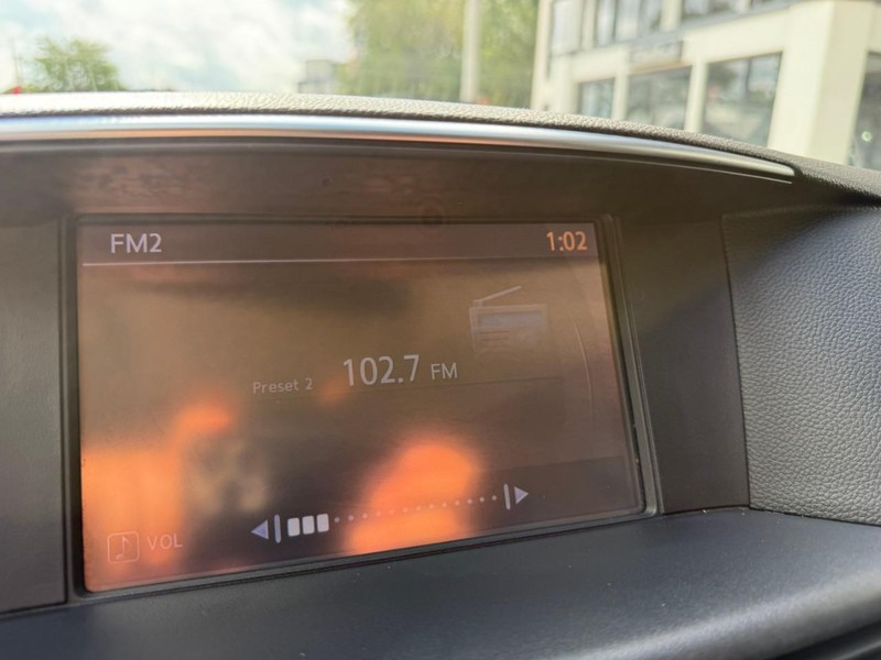 INFINITI Q70L Vehicle Image 26