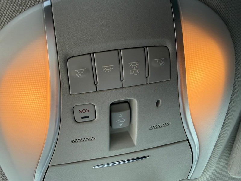 INFINITI Q70L Vehicle Image 30