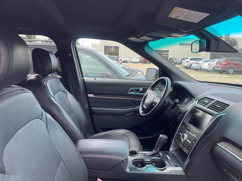 Ford Explorer Vehicle Image 03