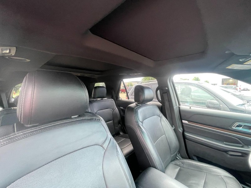 Ford Explorer Vehicle Image 04