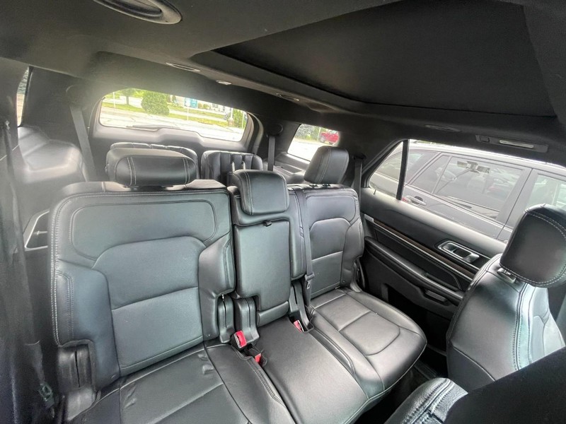 Ford Explorer Vehicle Image 05